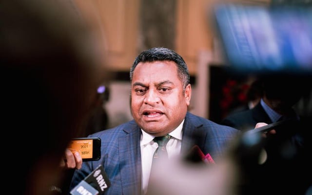 No evidence of trafficking in case of Chinese men to be deported, immigration minster says