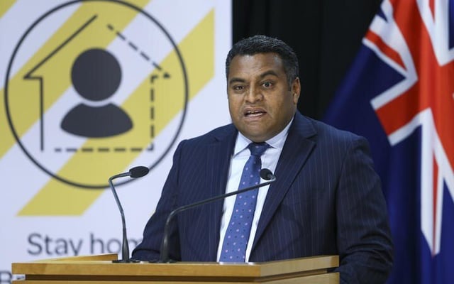 Immigration Minister announces new border exception for families of critical health workers