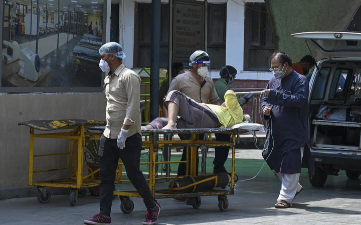 Kiwis feeling stranded and hopeless in India: 'All our whanau at home are worried about them'