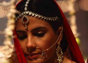 ‘Khichdi’ actress wears 50 kilo lehenga