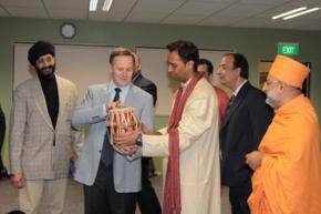 Prime Minister visits BAPS Swaminarayan Mandir