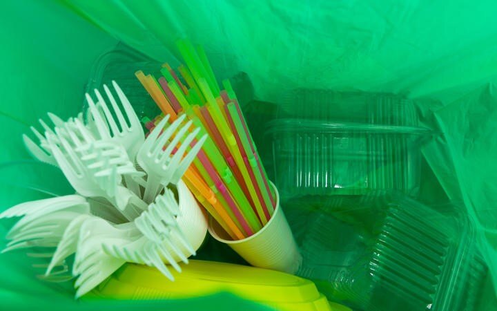 Government announces bans on some plastic items