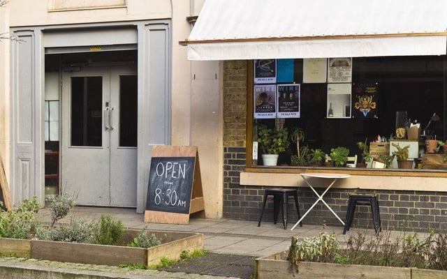 Cafes, restaurants cutting hours, citing skilled staff shortage