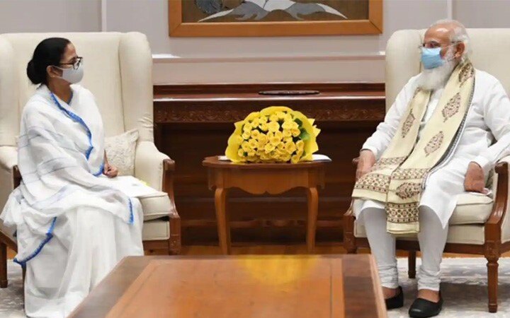 Mamata meets Modi, demands more vaccines & medicines