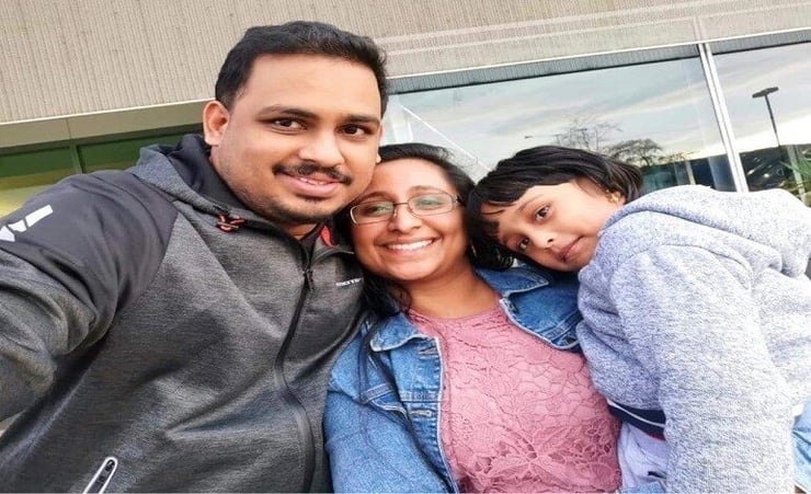 Dunedin ICU nurse reunited with her family after 18 months