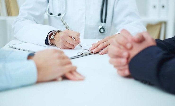 Almost 3000 doctors and nurses waiting to apply for skilled migrant residence