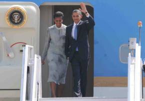 Barack Obama arrives India