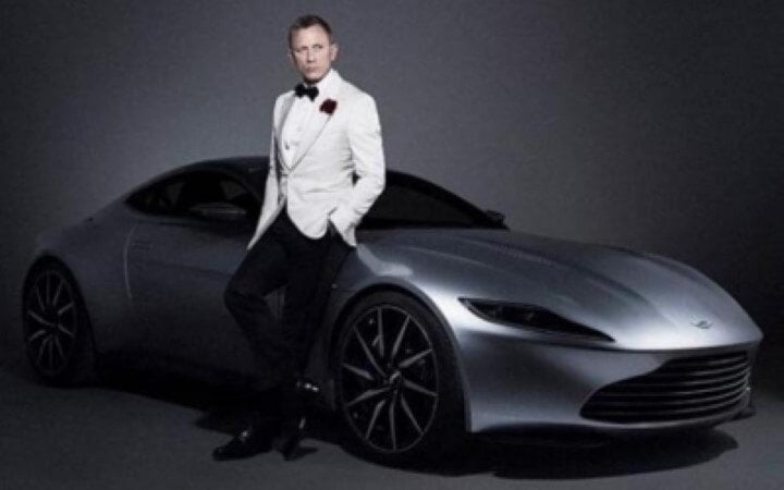 Daniel Craig gets emotional on last day on James Bond set