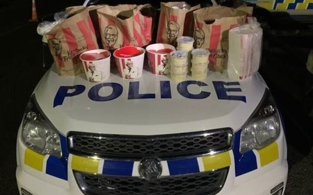 Gang members caught at Auckland border with $100,000 cash and KFC