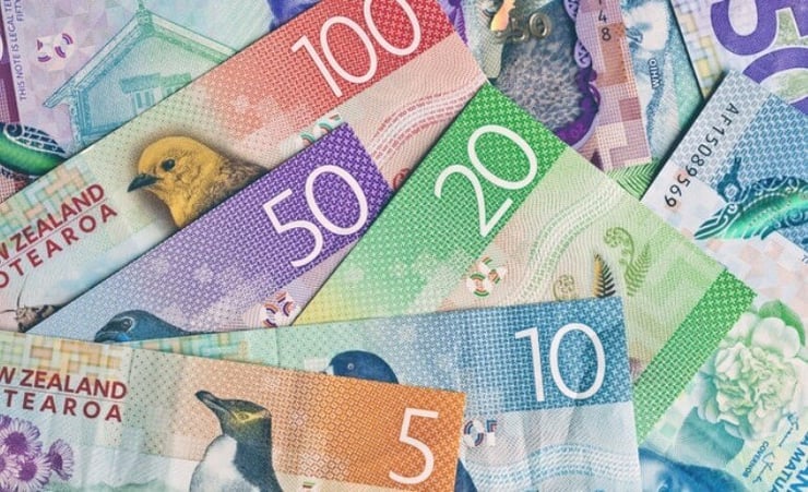 346,000 Aucklanders to get $303
