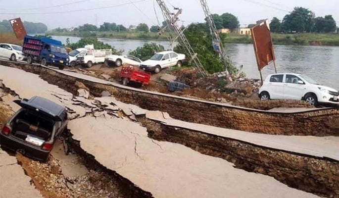20 dead, over 300 injured in Pak quake