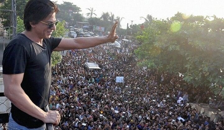 On Shah Rukh Khan’s birthday, fans turn up outside Mannat for a glimpse of the superstar