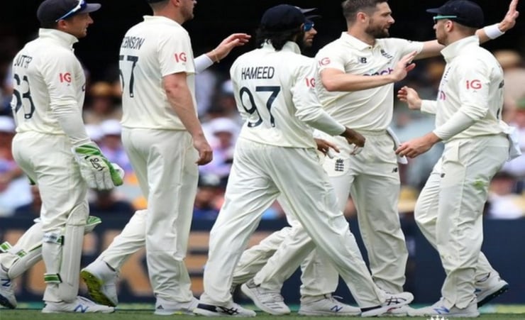 England penalized for slow over-rate in first Test against Australia