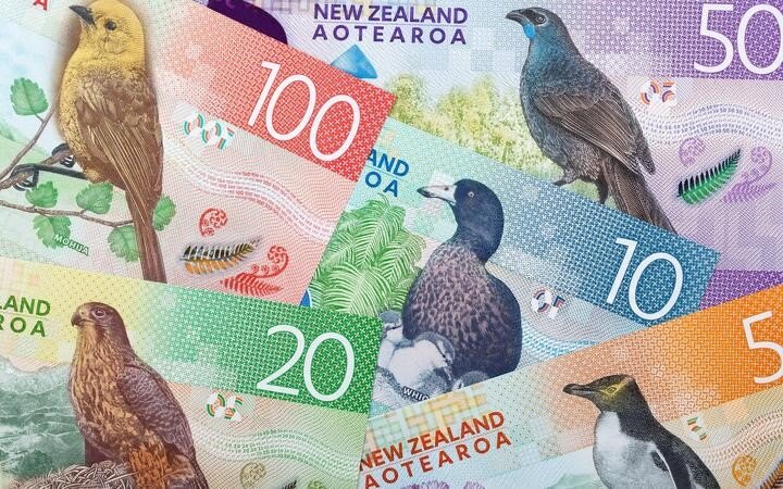 Police urge vigilance over fake bank notes