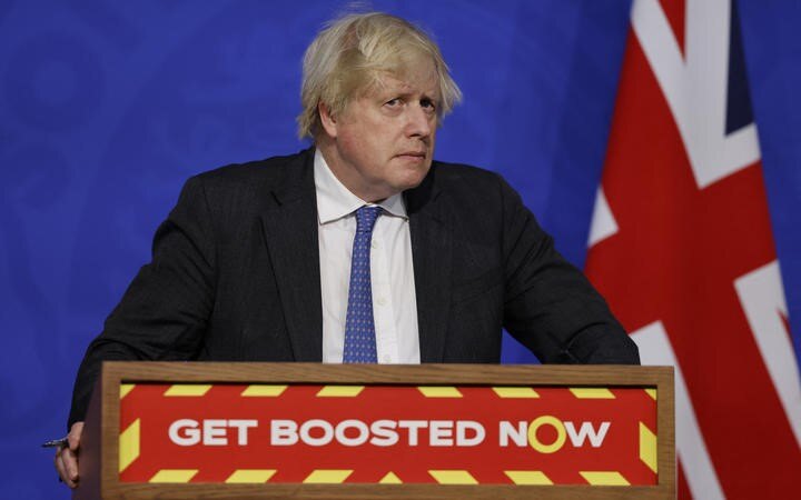 Boris Johnson: Senior Tories urge PM to quit after party apology