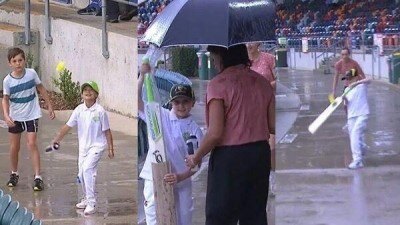 Women's Ashes: Mel Jones gifts bat to kids playing cricket with water bottle, wins hearts