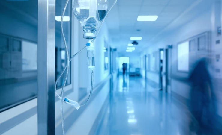 'We don't have the staff to run our hospitals even without Omicron circulating', warns Midwives Union
