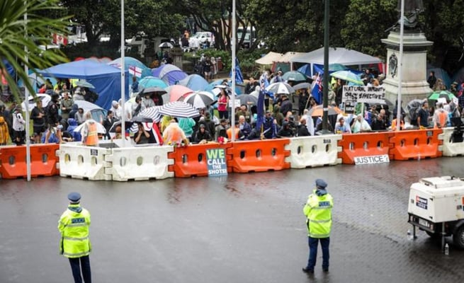 Anti-mandate protest's fifth day at Parliament; Blocked road prevented ambulance from reaching protester
