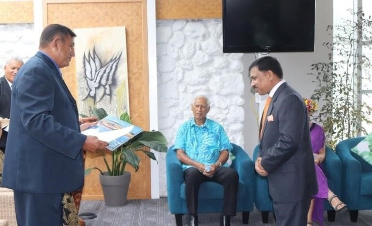 HC Muktesh Pardeshi presents credentials to the Cook Islands
