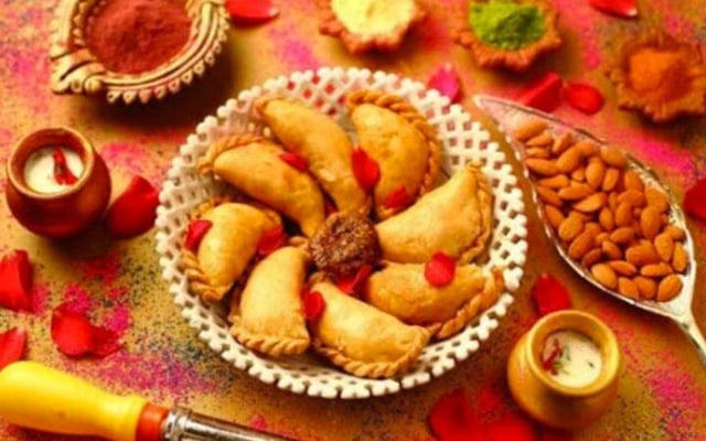 5 delectable items to add to your Holi party menu