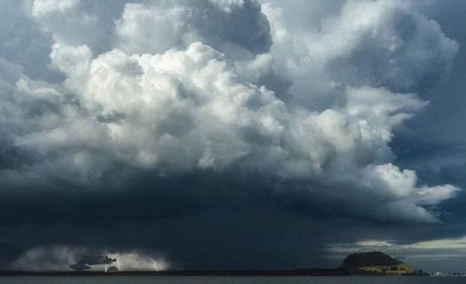 Residents urged to shelter as storm passes through Northland, Auckland