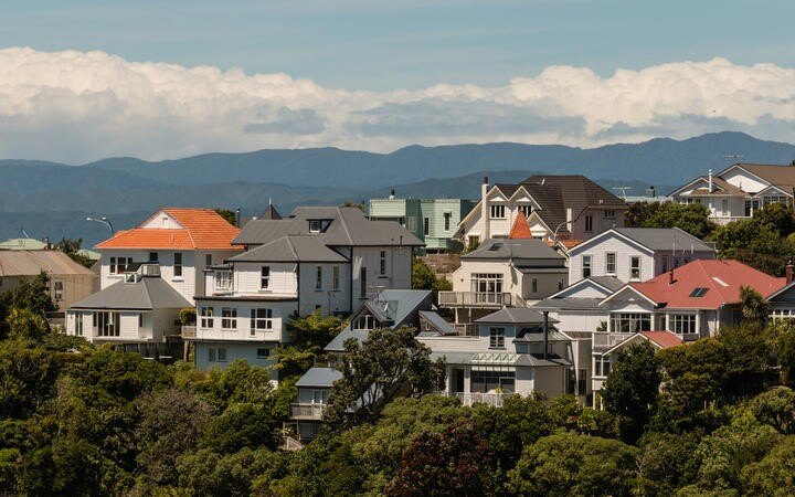 House prices continue to tumble, 'overheated' regions have biggest falls