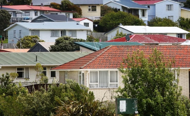 Mortgage applications fall by more than a quarter