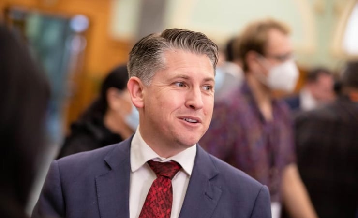 Minister 'open' to immigration changes for nurses if new system fails