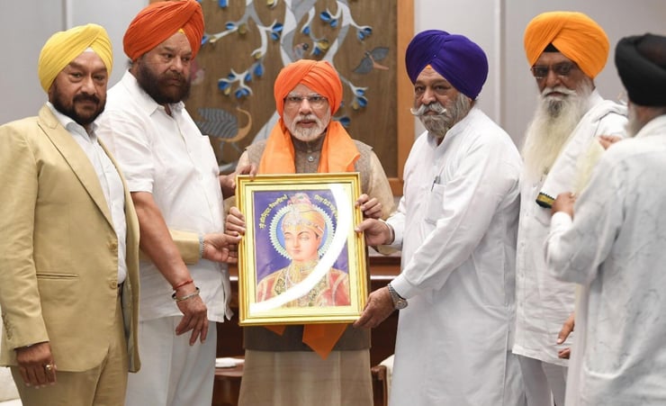 Sikh delegation meets Prime Minister Modi at his residence