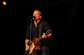 Bryan Adams rocks India