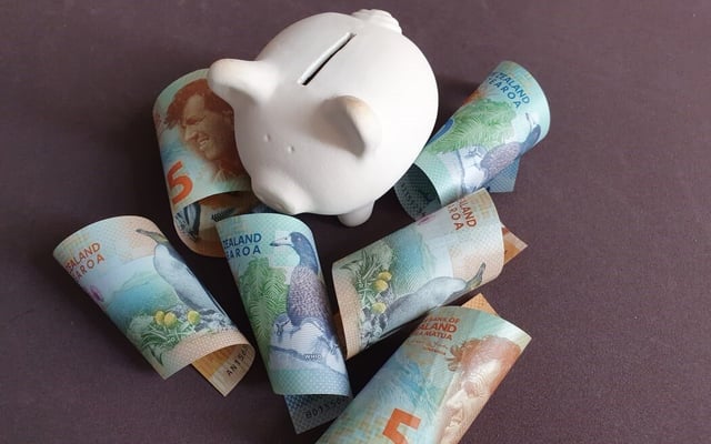 Some migrants locked out of 'decent chunk' of retirement savings
