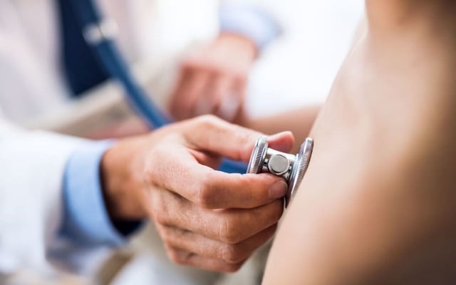'Extremely stressful': Patients waiting hours in urgent care clinic