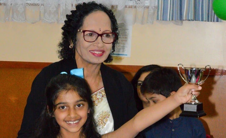 Teacher offering free Hindi classes to kids