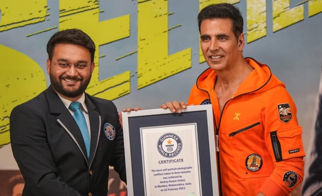 Akshay Kumar breaks Guinness World Record for clicking 184 selfies in three minutes