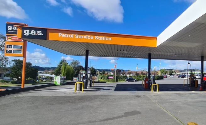 “Could have lost our lives”: Kiwi Indian gas station manager robbed at knifepoint