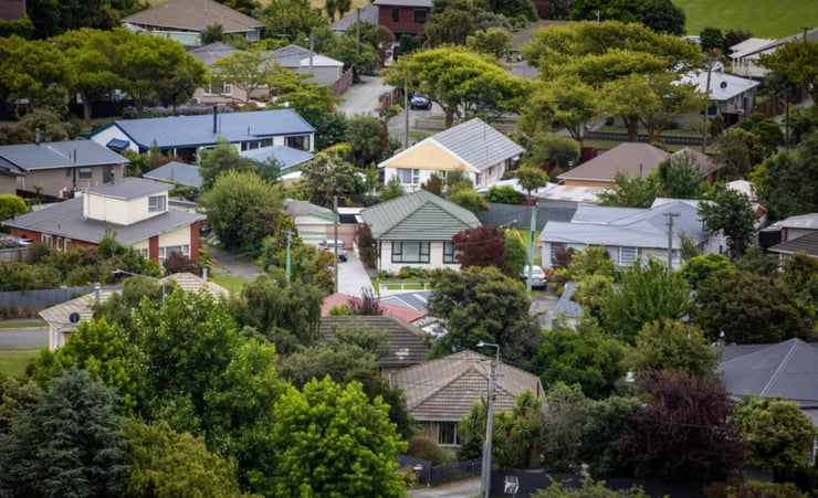 National median house price falls 12.9% from a year ago