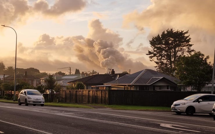 Large fire in South Auckland prompts toxic smoke warning