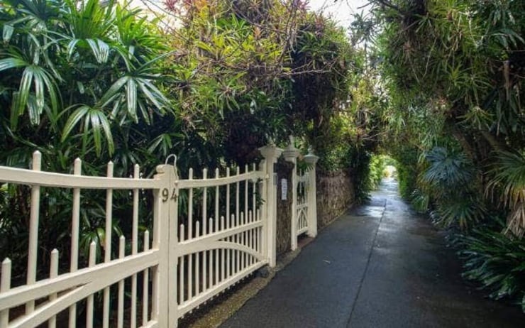 Leafy berm lauded by one council agency, another threatens to chop it down