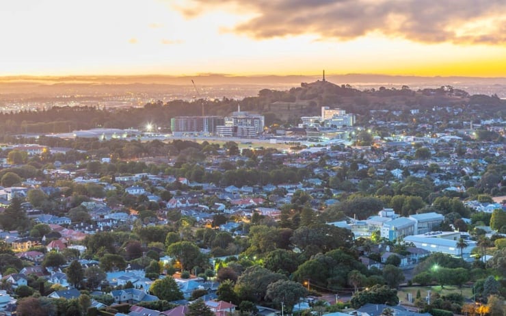 Houses selling faster as prices drop - REINZ
