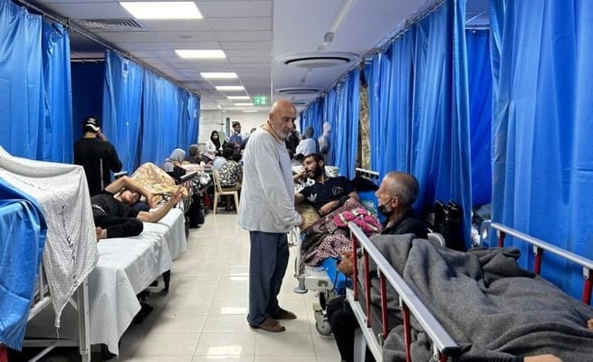 Largest Gaza hospital 'not functioning' amid Israeli assault
