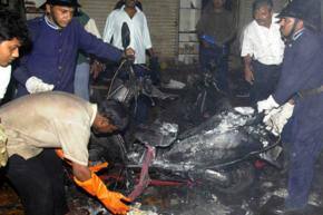21 dead, many hurt in Mumbai blasts