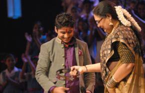 Usha Uthup gives away tambourine to Nitin