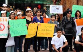 Aucklanders turn out to back Hazare