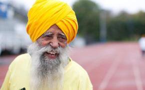 100 not out, Fauja Singh runs (and completes) Toronto marathon