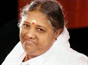 Hugging Saint ‘Amma’ to Visit Australia