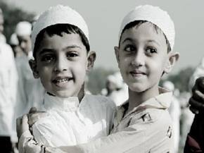 Muslim community gathers to celebrate Eid
