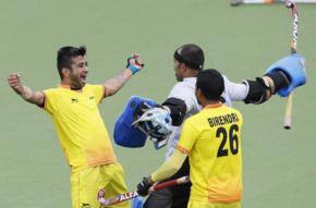 Hockey team win gold after 16 years, women's relay team champions again