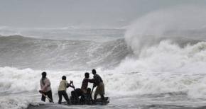 Eastern India hit by cyclone Hudhud