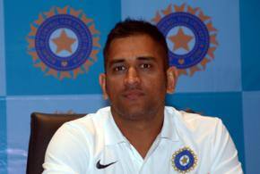 Dhoni retires from Tests, Kohli takes over