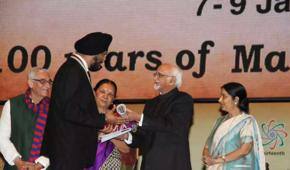 Kanwaljit Singh Bakshi receives Pravasi Bhartiya Award